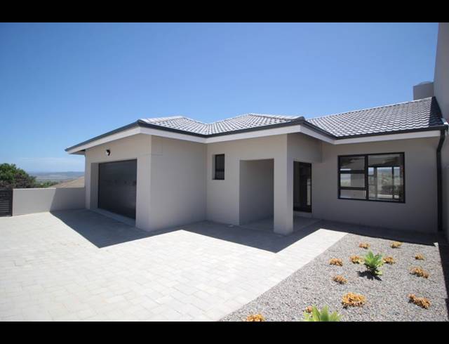 3 BEDROOM TOWNHOUSE FOR SALE IN FRAAIUITSIG